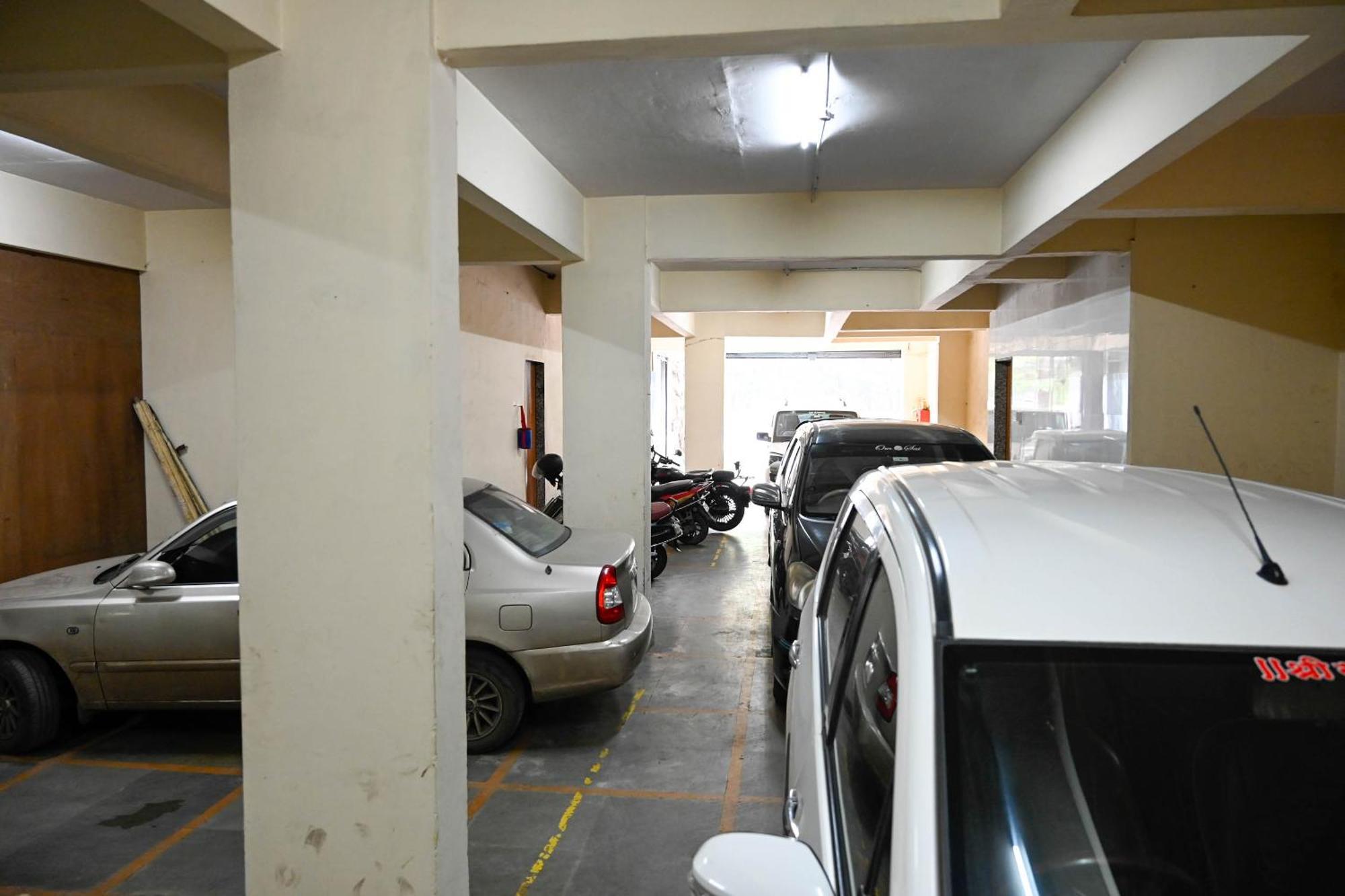 Adiraj Residency Hotel Navi Mumbai Buitenkant foto